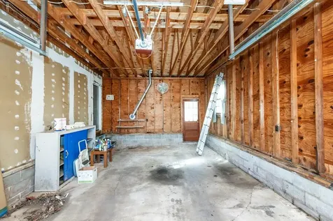 37 Iris Avenue Salem NH 03079