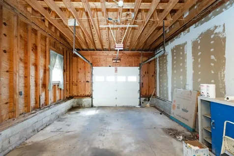 37 Iris Avenue Salem NH 03079