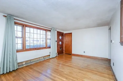 37 Iris Avenue Salem NH 03079