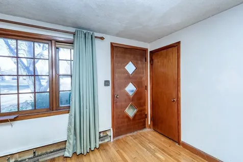 37 Iris Avenue Salem NH 03079