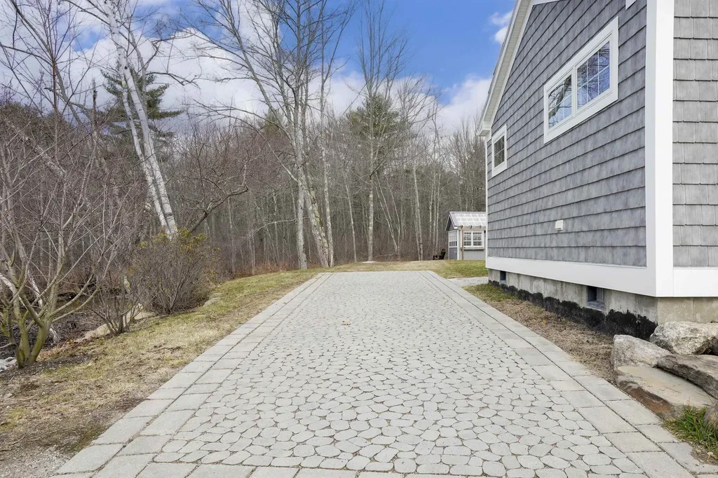 174-175 Lake Shore Drive Franklin NH 03235