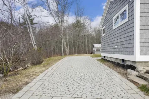 174-175 Lake Shore Drive Franklin NH 03235