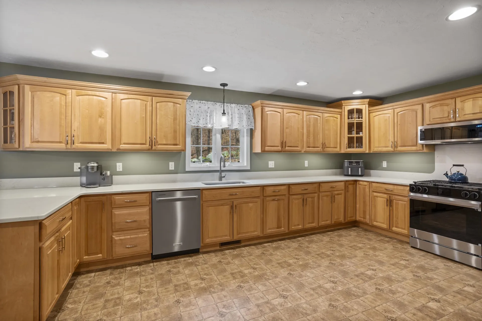 136 Wyndridge Circle Pelham NH 03076