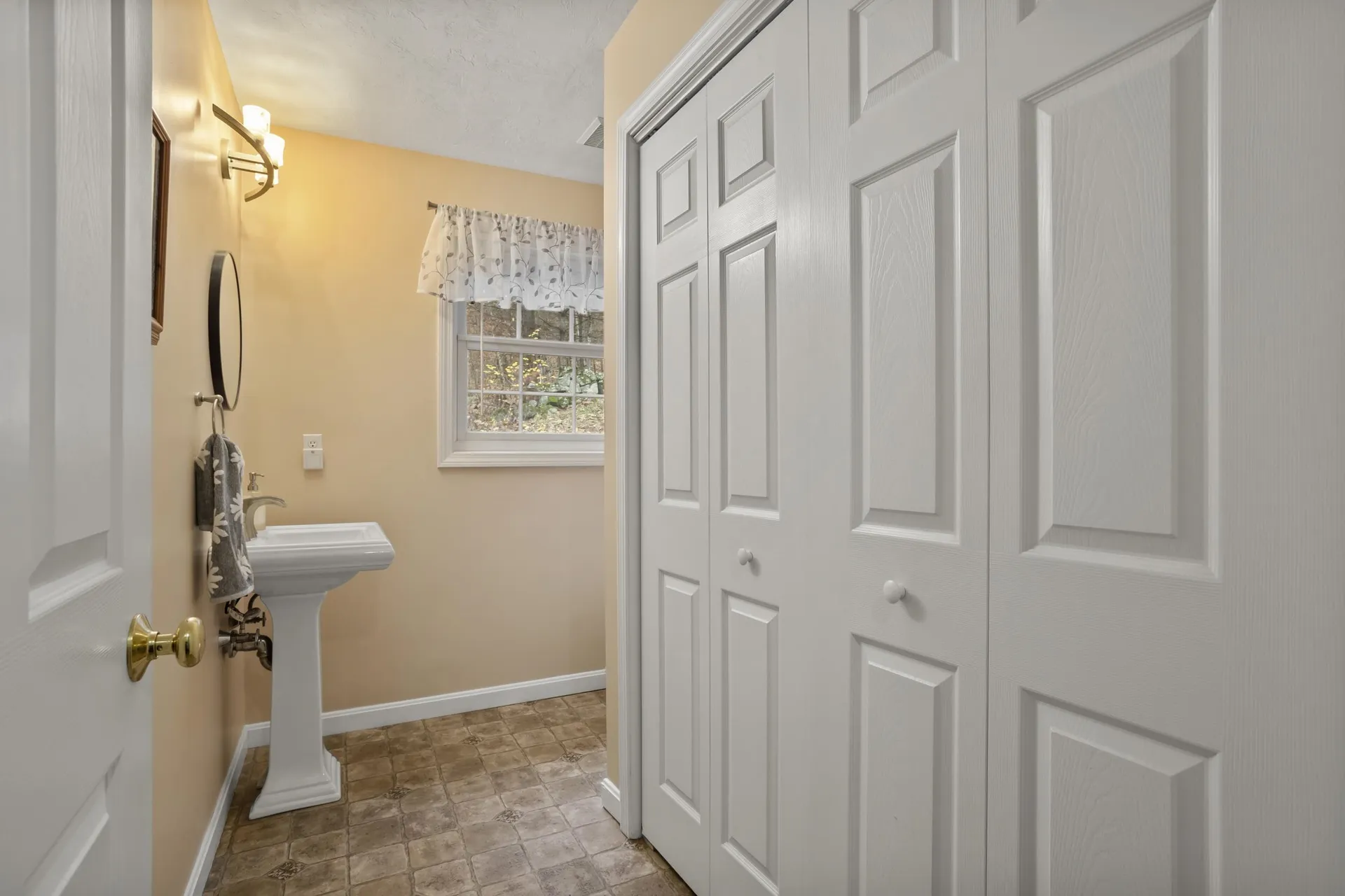 136 Wyndridge Circle Pelham NH 03076
