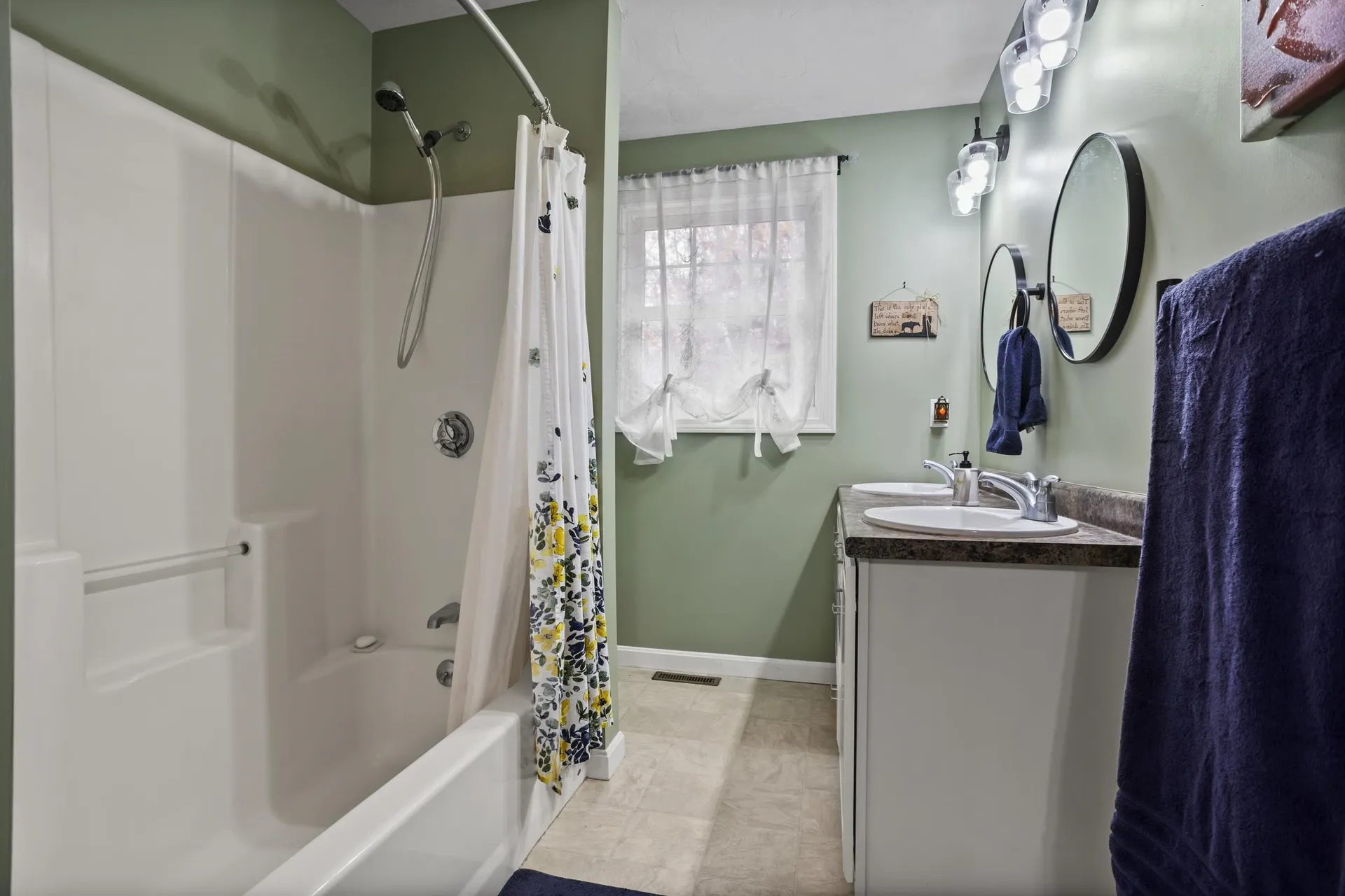 136 Wyndridge Circle Pelham NH 03076
