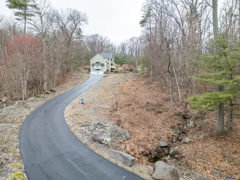136 Wyndridge Circle Pelham NH 03076