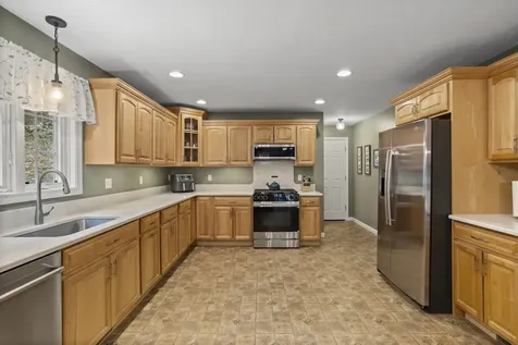136 Wyndridge Circle Pelham NH 03076