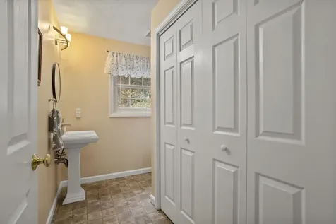 136 Wyndridge Circle Pelham NH 03076