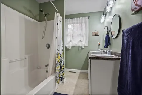 136 Wyndridge Circle Pelham NH 03076