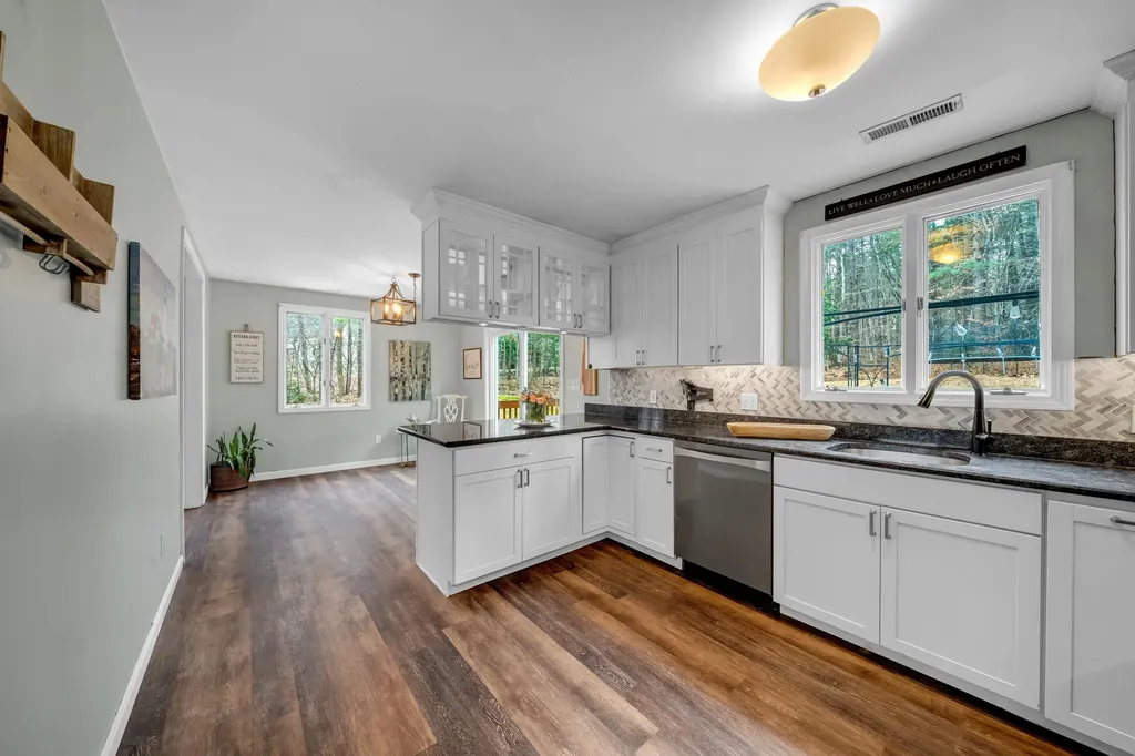 1 Williamsburg Drive Amherst NH 03031