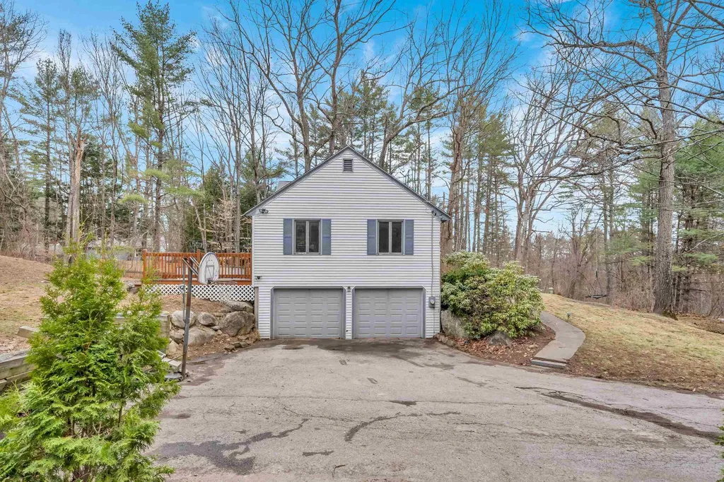 1 Williamsburg Drive Amherst NH 03031