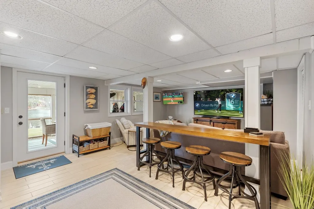 43 Shore Drive Salem NH 03079