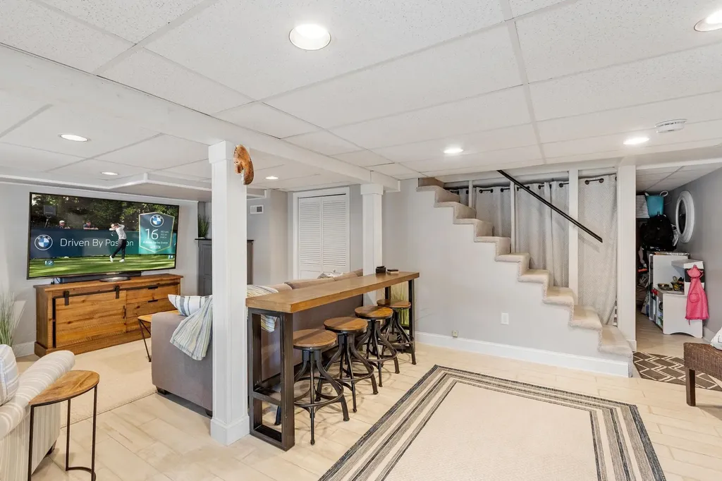 43 Shore Drive Salem NH 03079