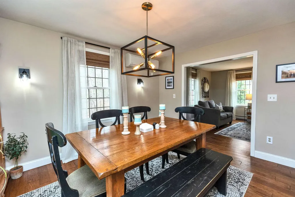 7 Kent Street Windham NH 03087