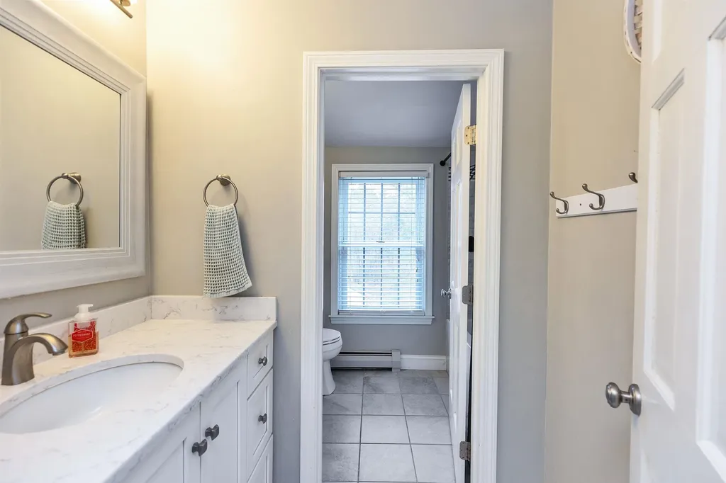 7 Kent Street Windham NH 03087
