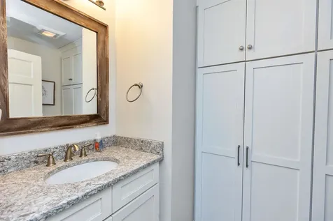 7 Kent Street Windham NH 03087