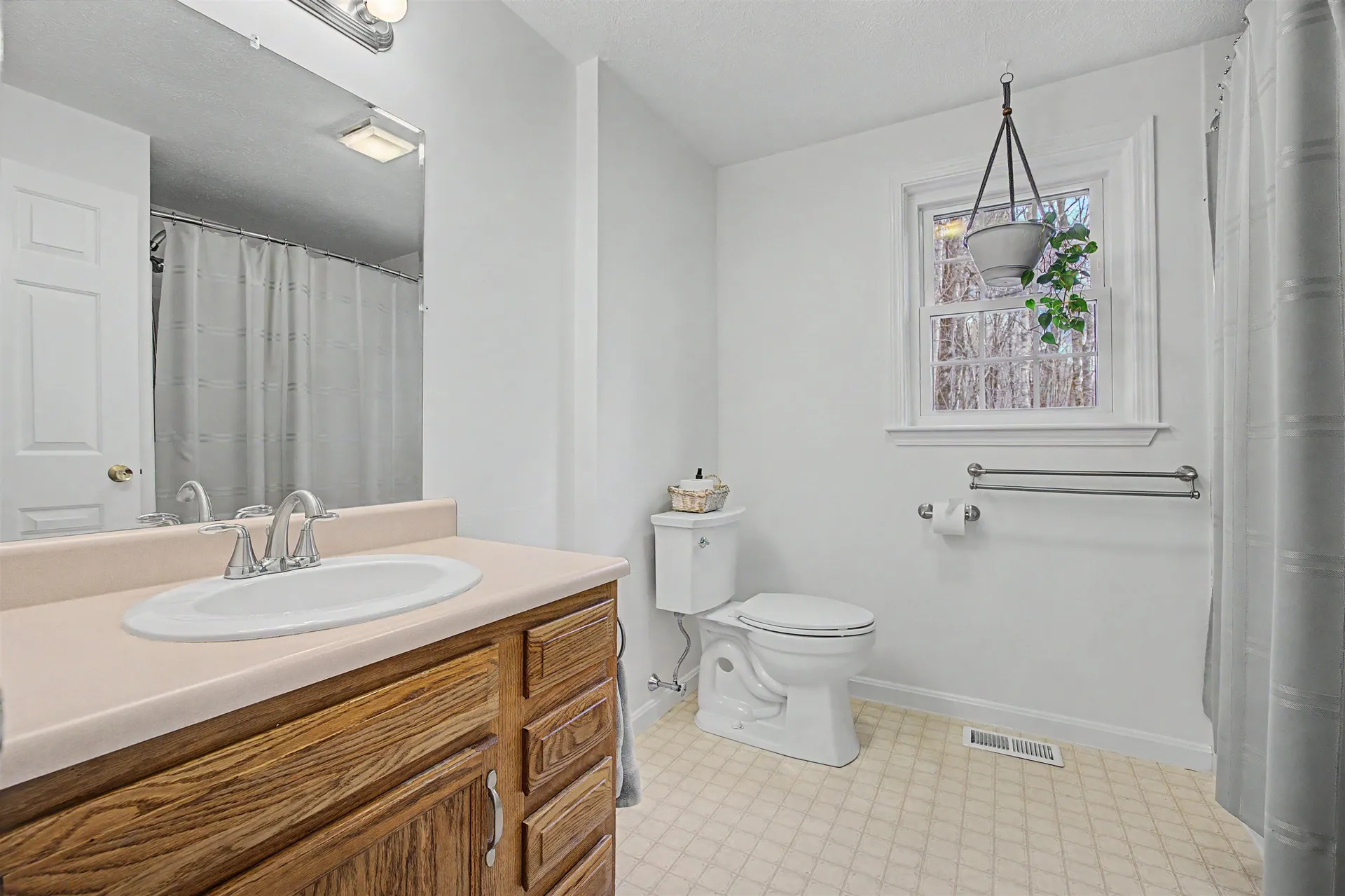 13 Glenview Drive Hudson NH 03051