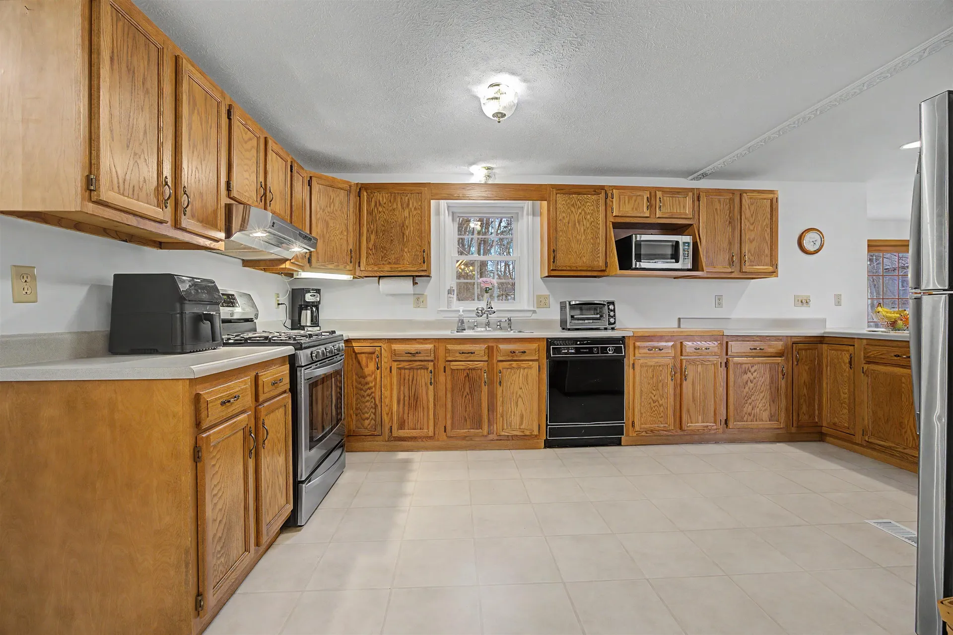 13 Glenview Drive Hudson NH 03051