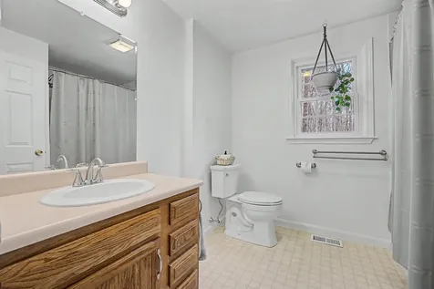 13 Glenview Drive Hudson NH 03051