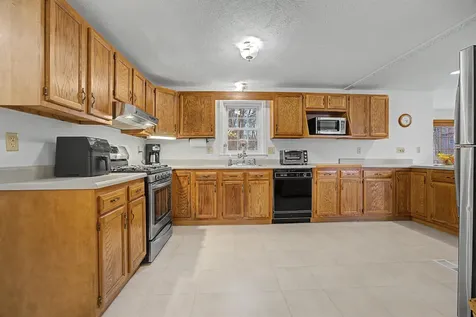 13 Glenview Drive Hudson NH 03051