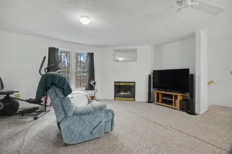 13 Glenview Drive Hudson NH 03051