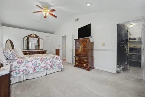 13 Glenview Drive Hudson NH 03051