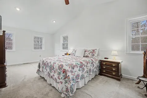 13 Glenview Drive Hudson NH 03051