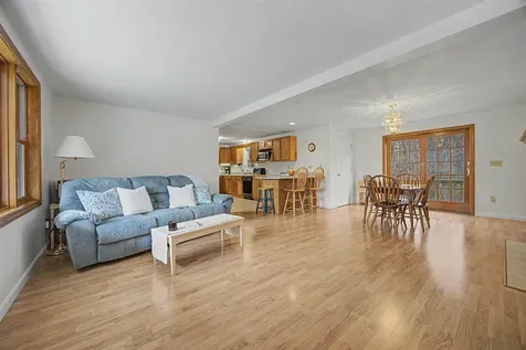 13 Glenview Drive Hudson NH 03051