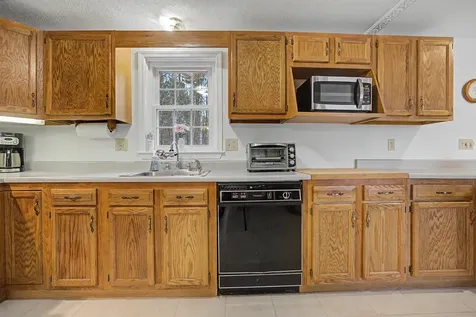13 Glenview Drive Hudson NH 03051