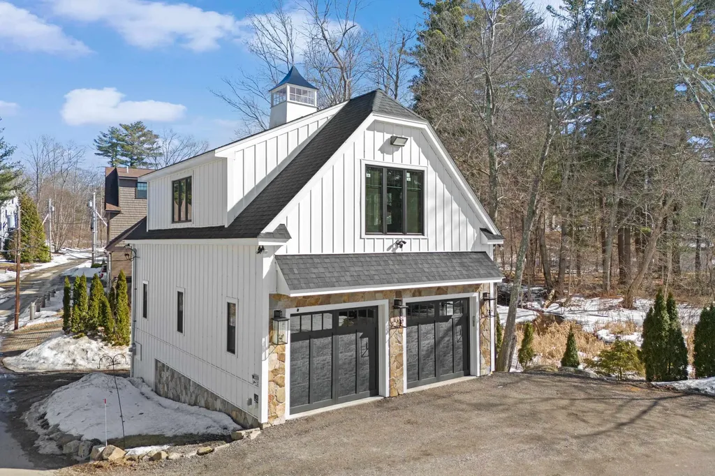 29-31 Walkeys Road Windham NH 03087