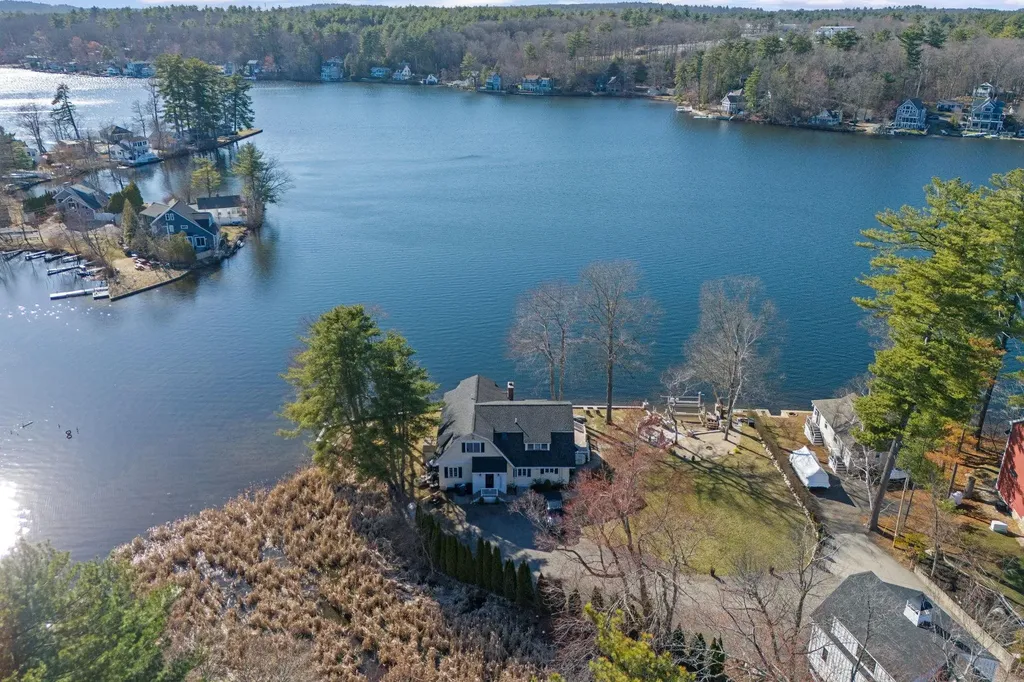 29-31 Walkeys Road Windham NH 03087
