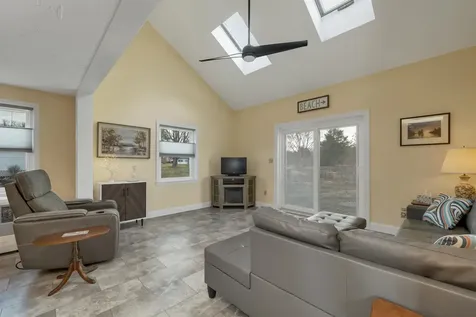 1783 Parade Road Laconia NH 03246