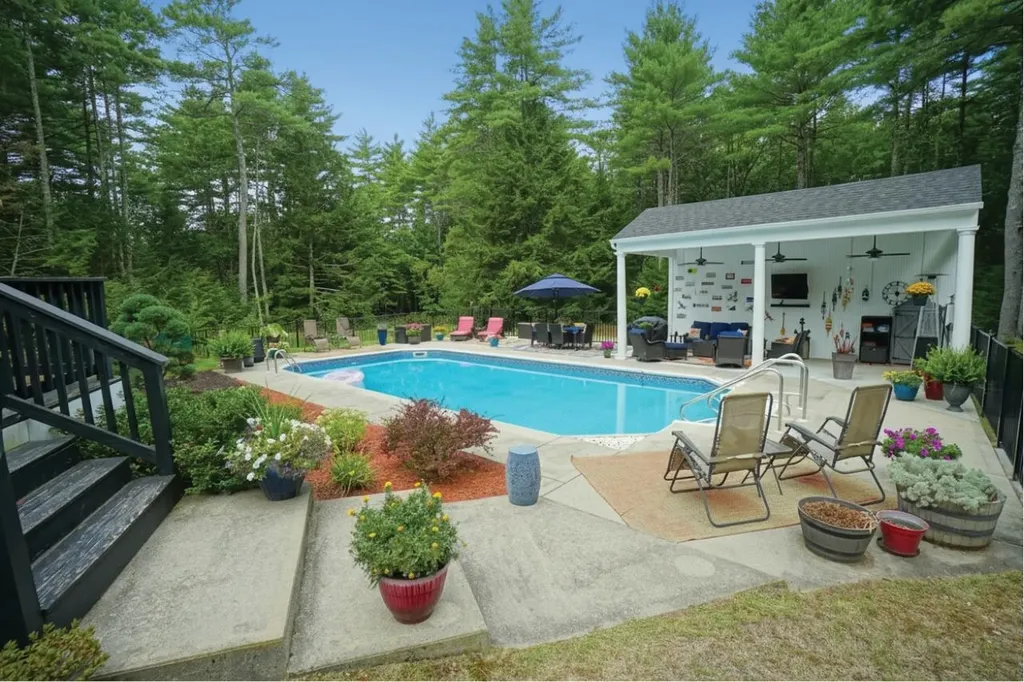 53 Meadow Fox Lane Chester NH 03036