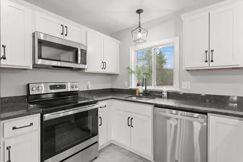 9 Gamache Road Derry NH 03038