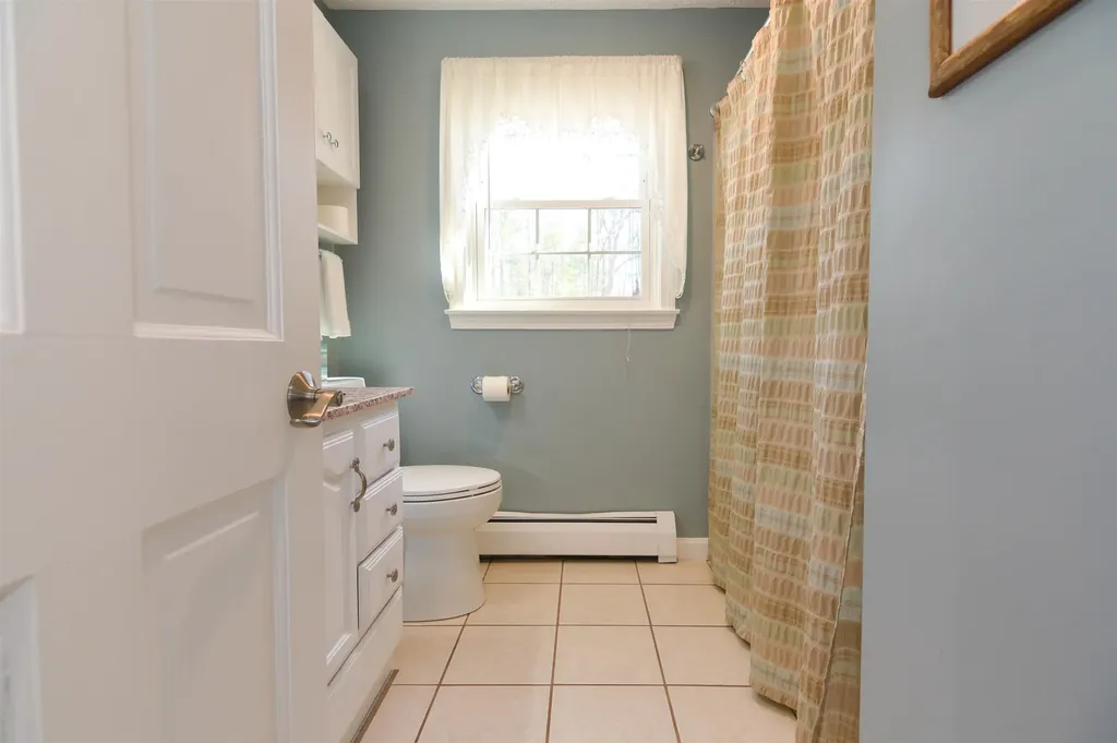 10 Whidden Lane Litchfield NH 03052