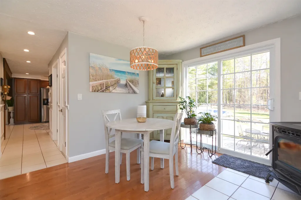 10 Whidden Lane Litchfield NH 03052