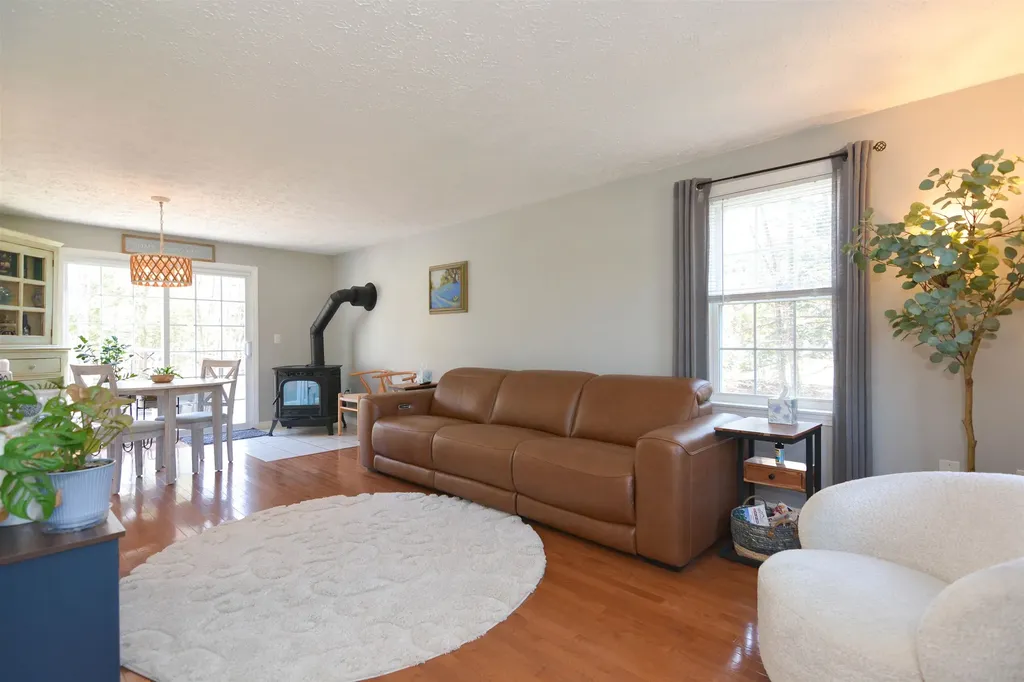 10 Whidden Lane Litchfield NH 03052
