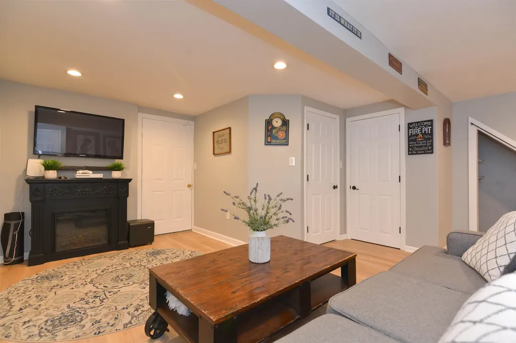 10 Whidden Lane Litchfield NH 03052