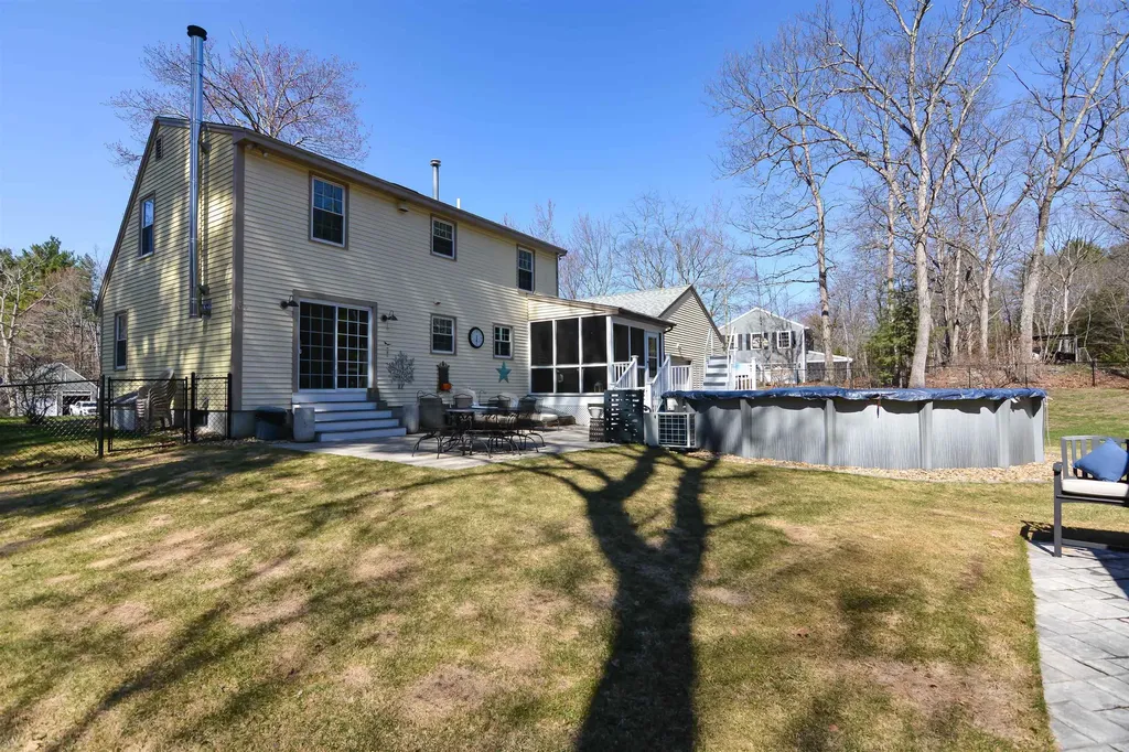 10 Whidden Lane Litchfield NH 03052