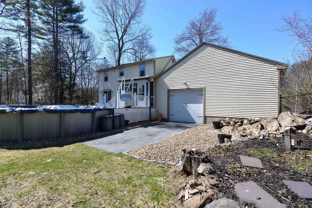 10 Whidden Lane Litchfield NH 03052