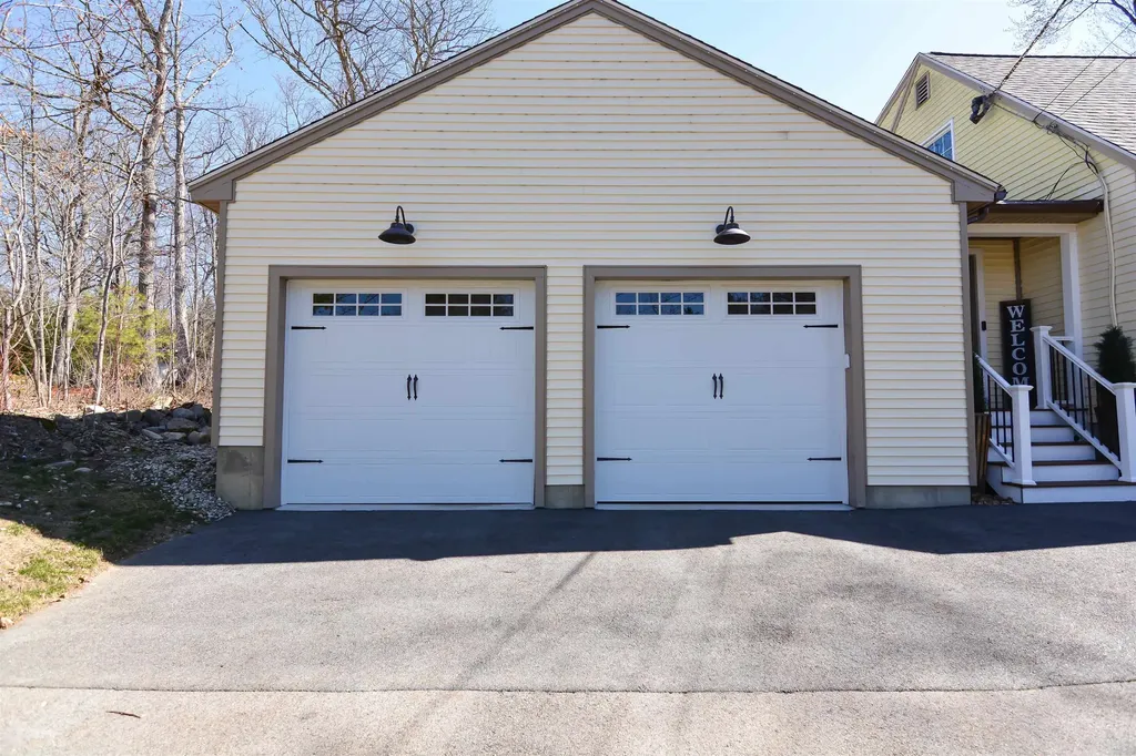 10 Whidden Lane Litchfield NH 03052