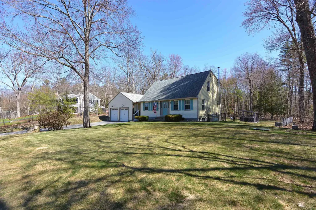10 Whidden Lane Litchfield NH 03052