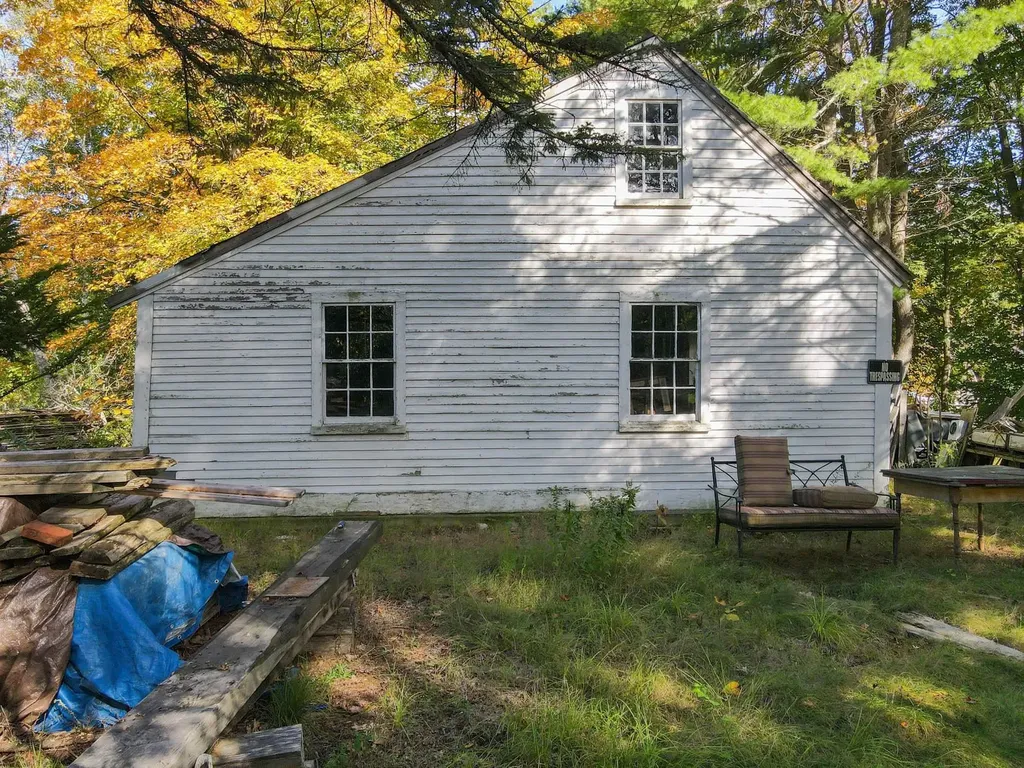 42 Bear Hill Road Newton NH 03858