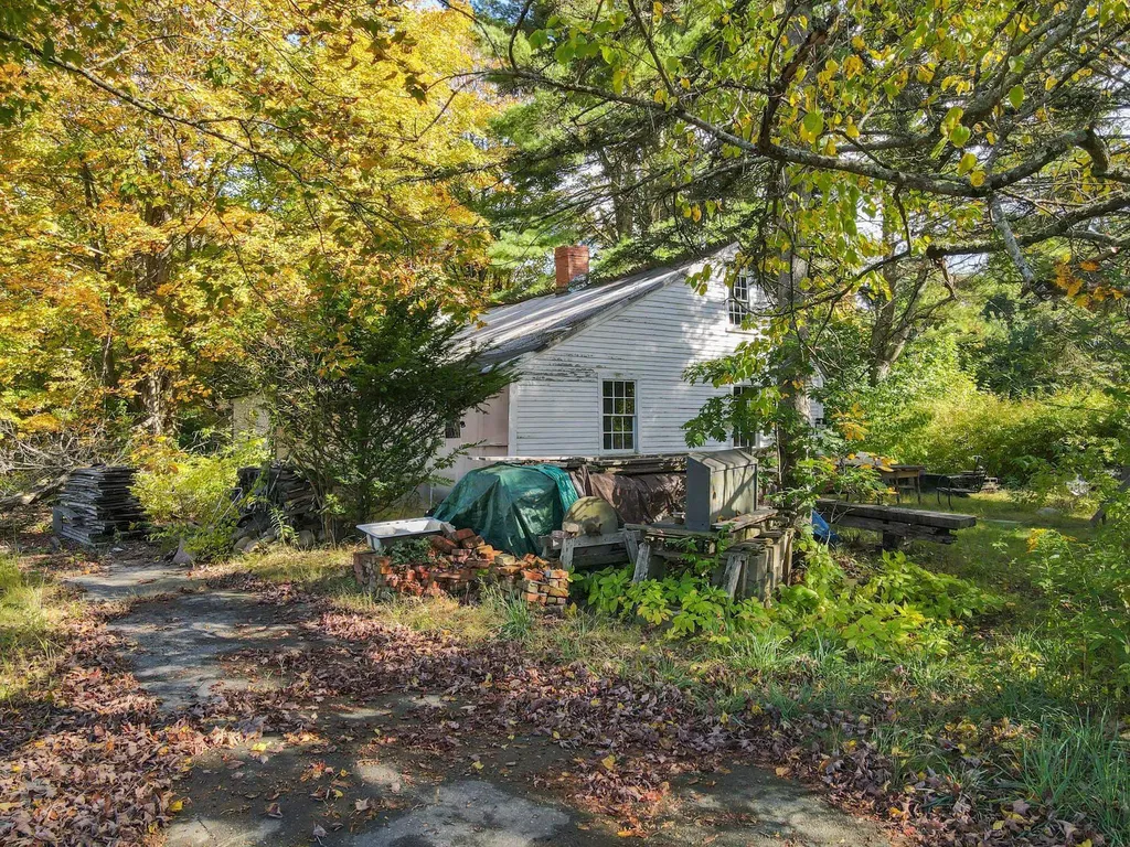42 Bear Hill Road Newton NH 03858