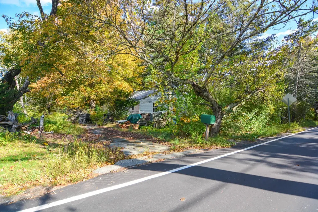 42 Bear Hill Road Newton NH 03858