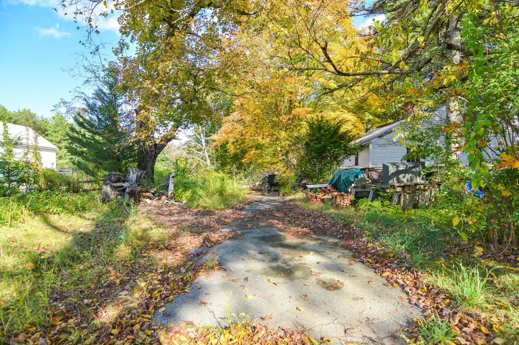 42 Bear Hill Road Newton NH 03858