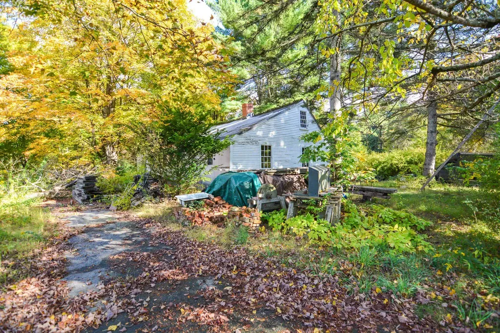 42 Bear Hill Road Newton NH 03858