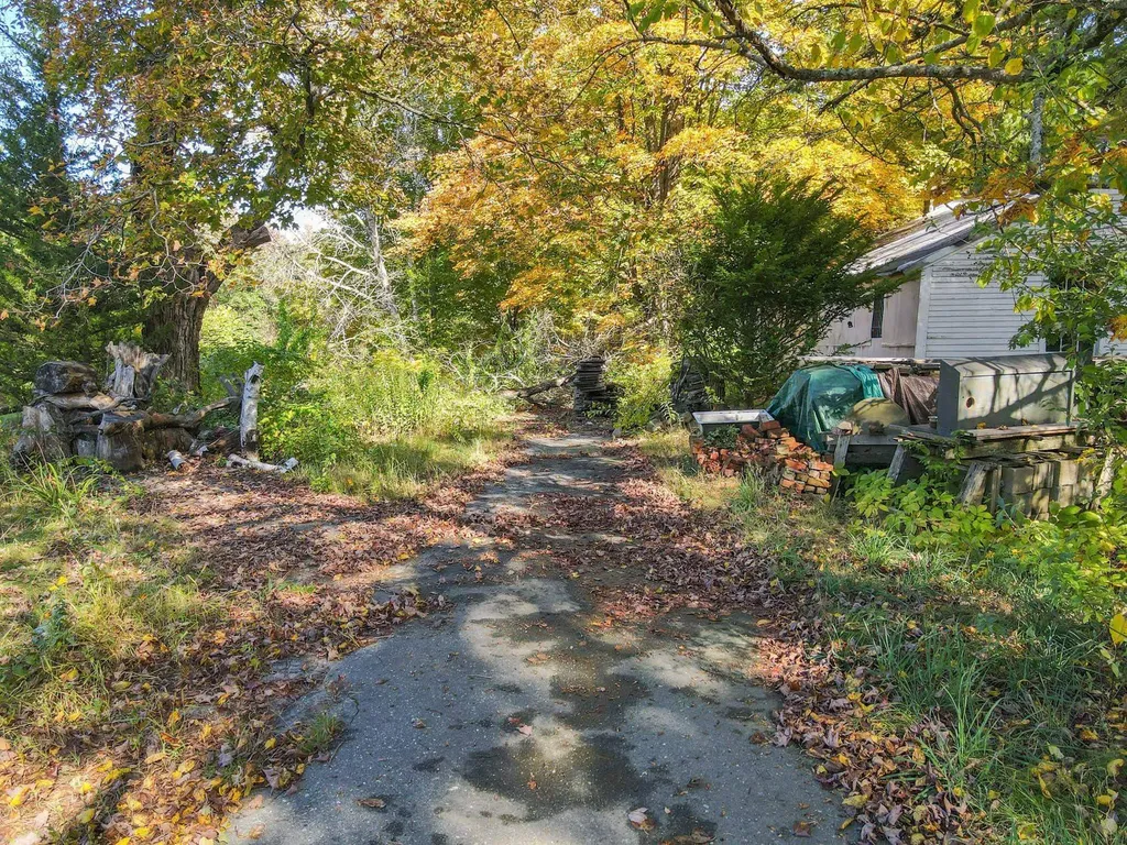 42 Bear Hill Road Newton NH 03858