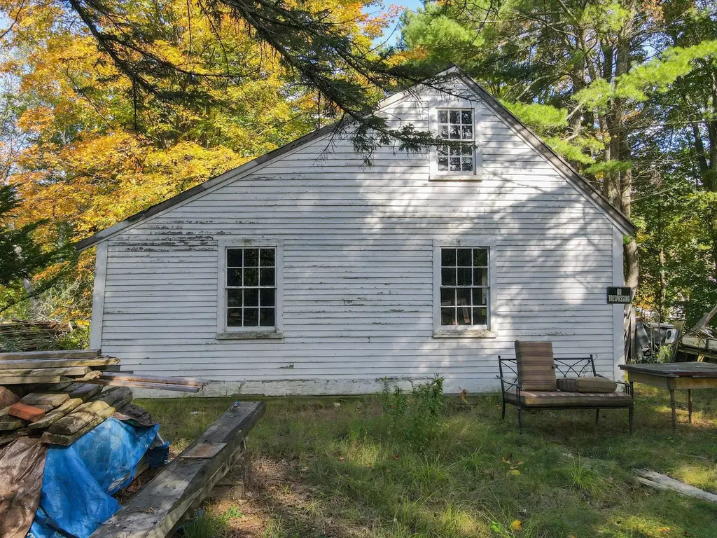 42 Bear Hill Road Newton NH 03858
