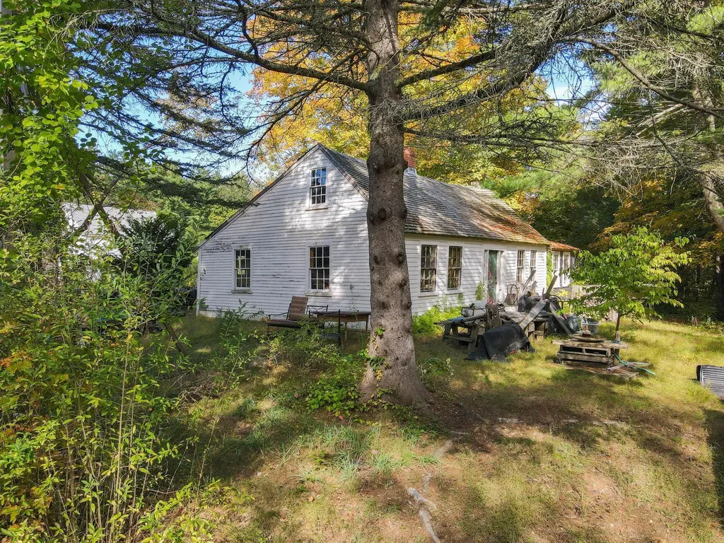42 Bear Hill Road Newton NH 03858
